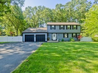 86 Ridgecrest Dr, Westfield, MA 01085