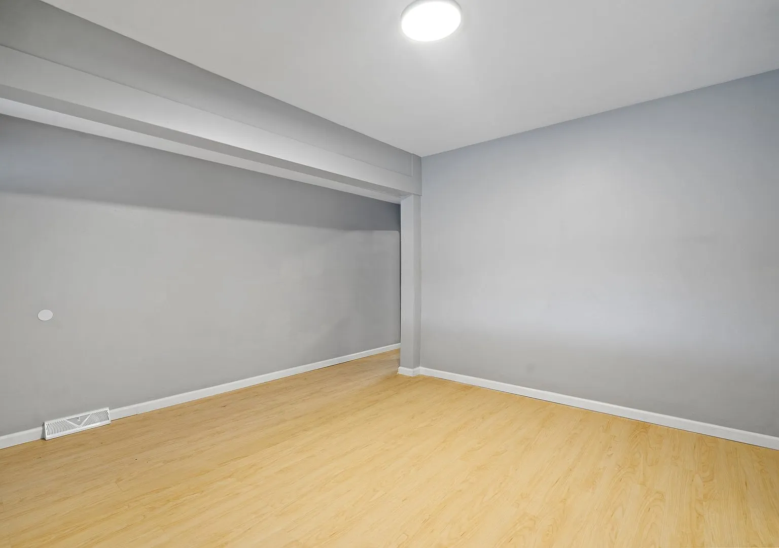 Newly Renovated 2 Bed, 1 Bath Rowhome in Hazelwood - Central AC & Heat - Available Immediately! — Photo 4