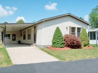 126 Whippoorwill Ln, Rochester Hills, MI 48309