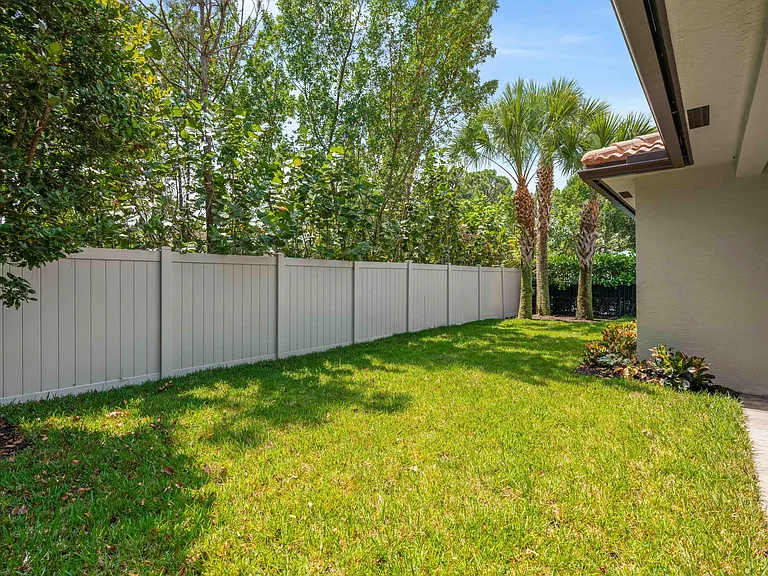 7018 Limestone Cay Rd — Photo 45