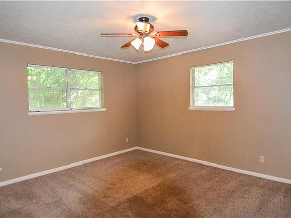 5th image of 924 W Sloan St