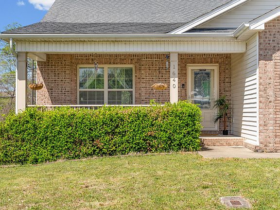 3rd image of 1640 Buchanon Dr