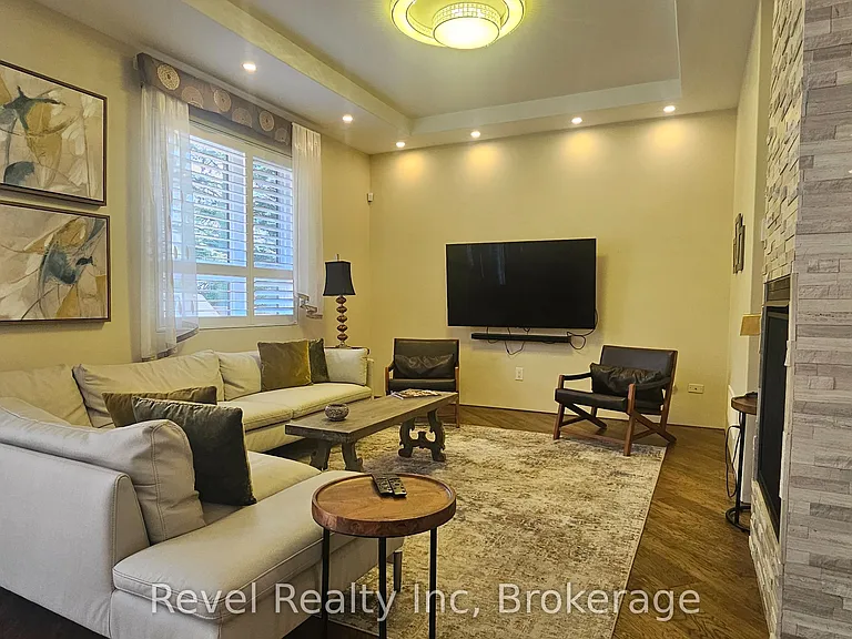 146 Moreau Pkwy — Photo 3
