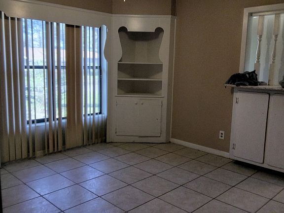 3rd image of 714 Gentian Dr