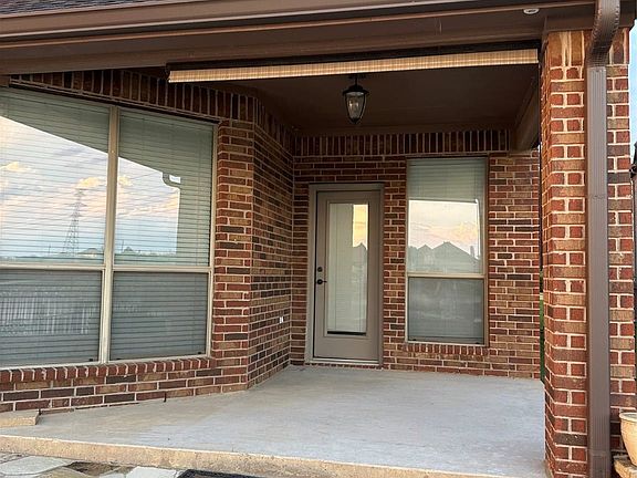 4th image of 4568 Lakeside Hollow St