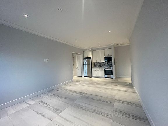 5th image of 251 E Park Ave