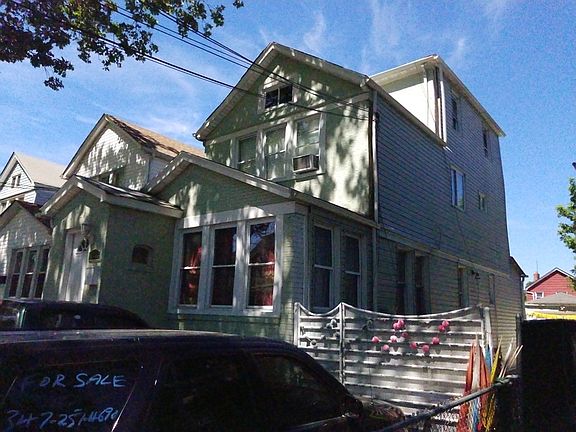 Exterior Neighborhood (street photo)