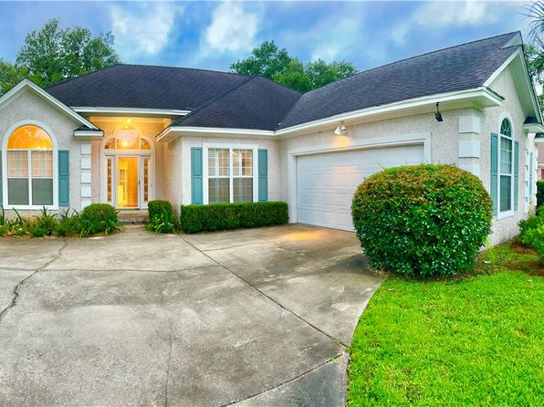 111 Hanging Moss Dr