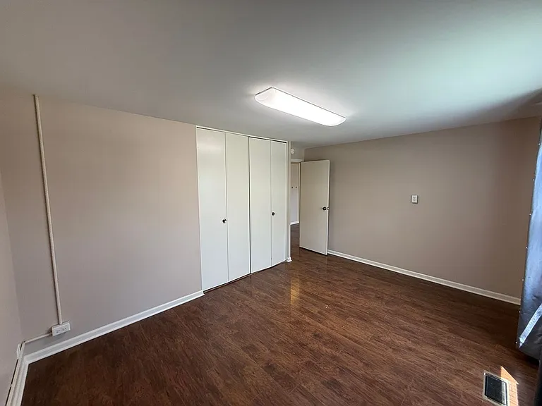 801 E Washington Center Rd — Photo 14