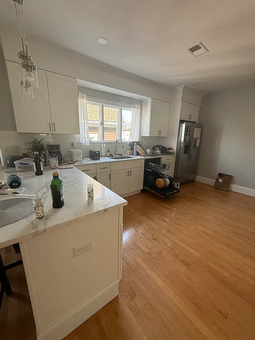 6 bed, 9999 sqft, $9,000 — Photo 2