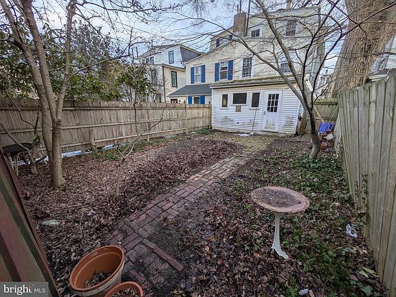 3rd image of 205 E Evergreen Ave