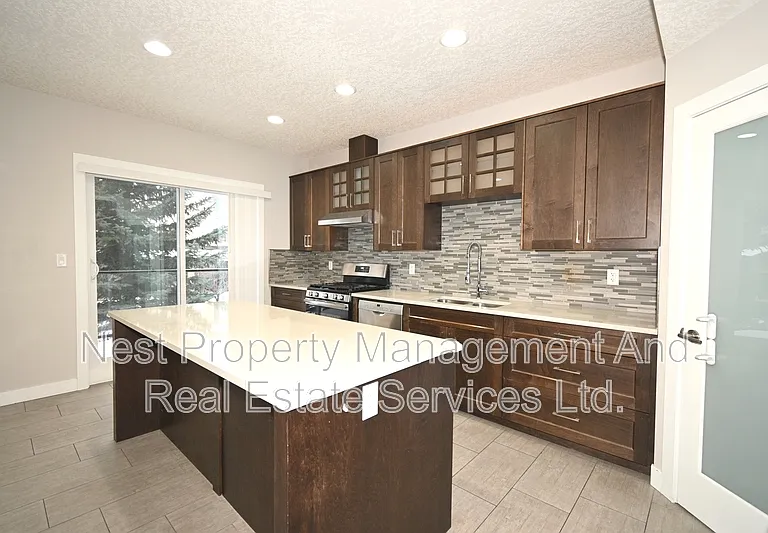 608 Tabor Blvd S #1 — Photo 2