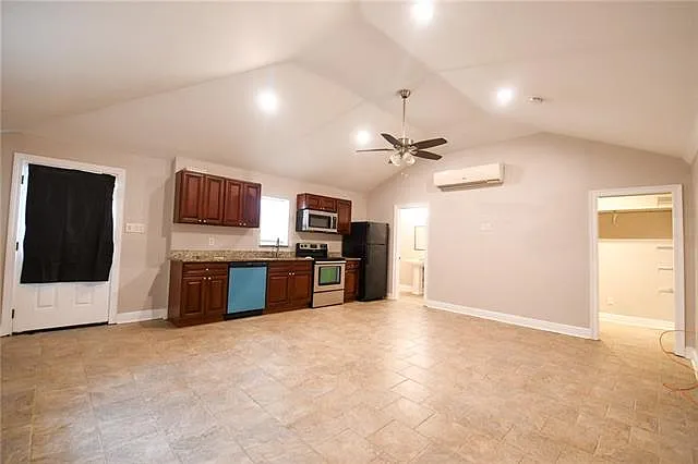 Building Photo - 209 Transcontinental Dr #H