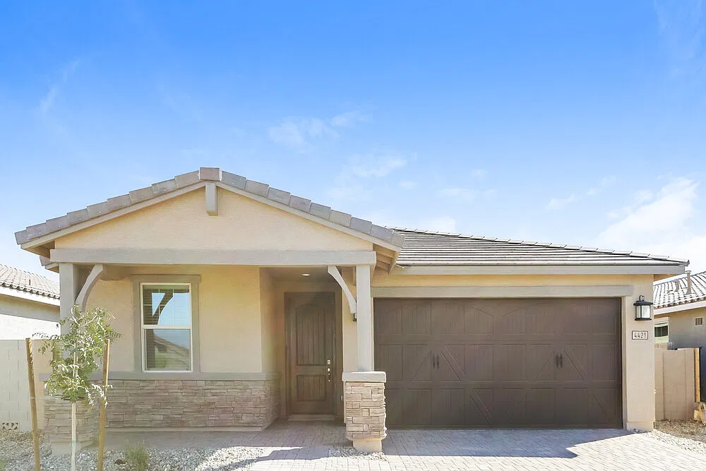 3 bed, 2.0 bath, 1568 sqft, $2,130 — Photo 1