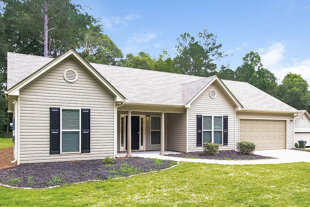 3 bed, 2.0 bath, 1711 sqft, $2,060 — Photo 2