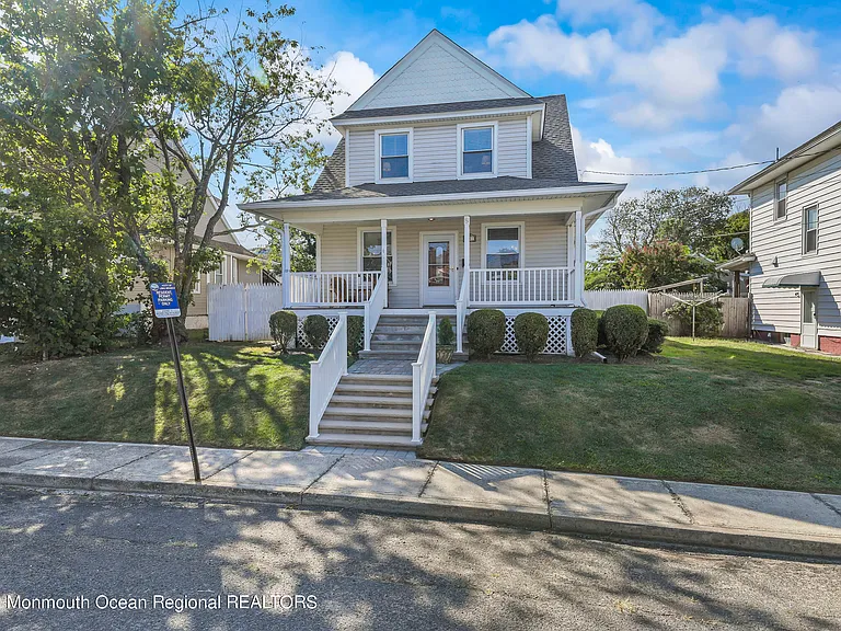 8 Arthur Ave — Photo 2