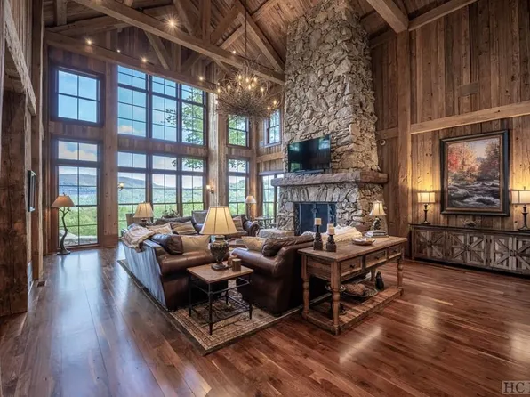 122 Stove Pipe Court, Cashiers, NC 28717