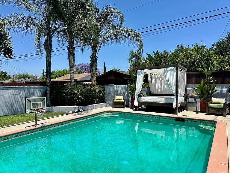 8956 Swinton Ave — Photo 65