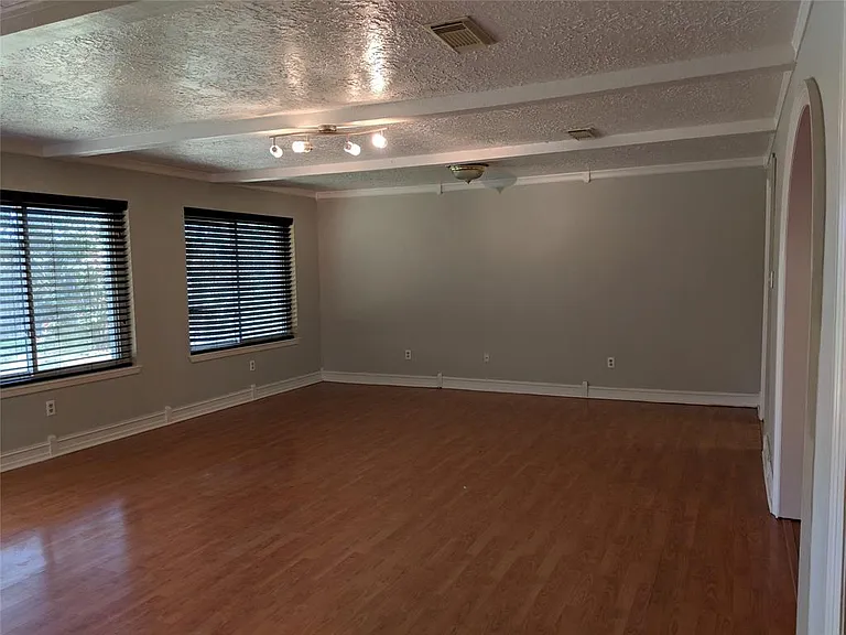 5519 Birchgate Dr — Photo 2