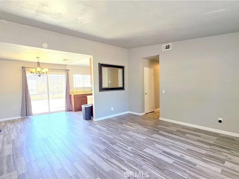 1546 Clock Ave — Photo 4