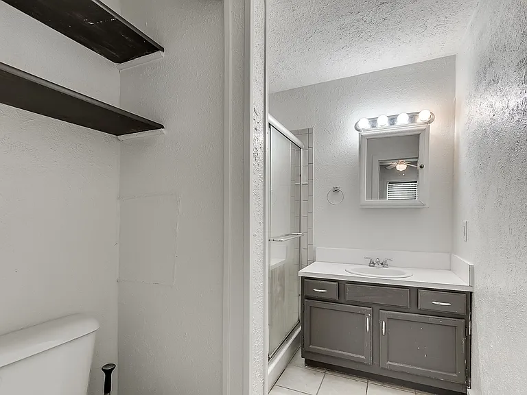 2111 N Linn Ave — Photo 25