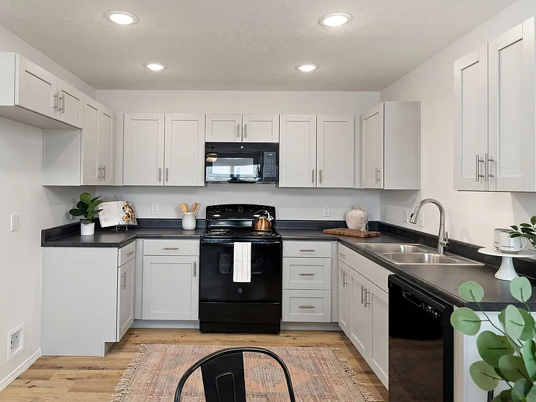 723 W Melody Ln — Photo 10