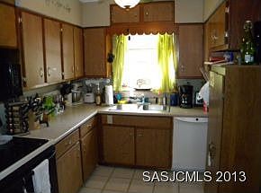 3rd image of 462 Arricola Ave
