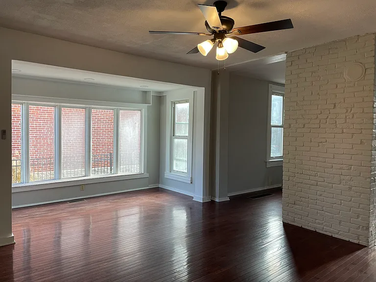494 Reinhard Ave — Photo 8