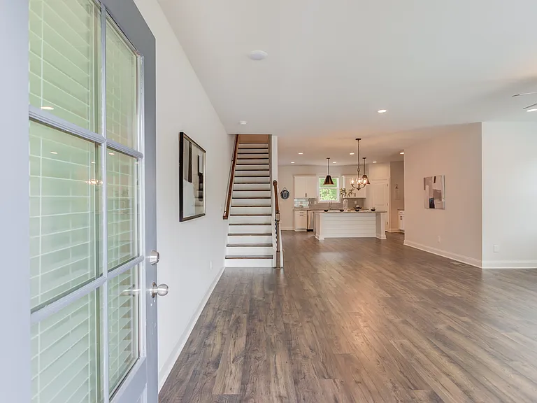 1290 Ainsworth Aly — Photo 4
