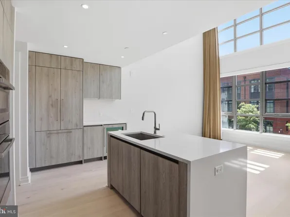 1201 N Royal St #215, Alexandria, VA 22314