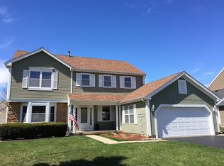 540 Monarch Dr, Crystal Lake, IL 60014