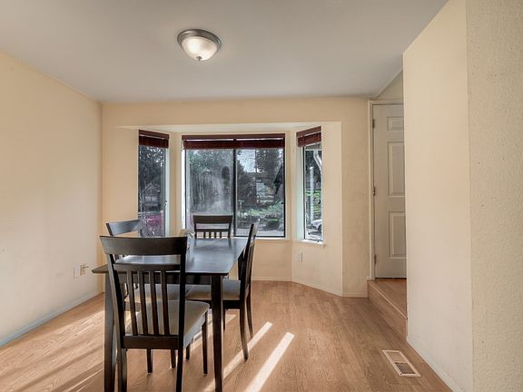 4th image of 20507 123rd Street Ct E