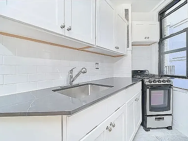 135 E 50th St #7H — Photo 3