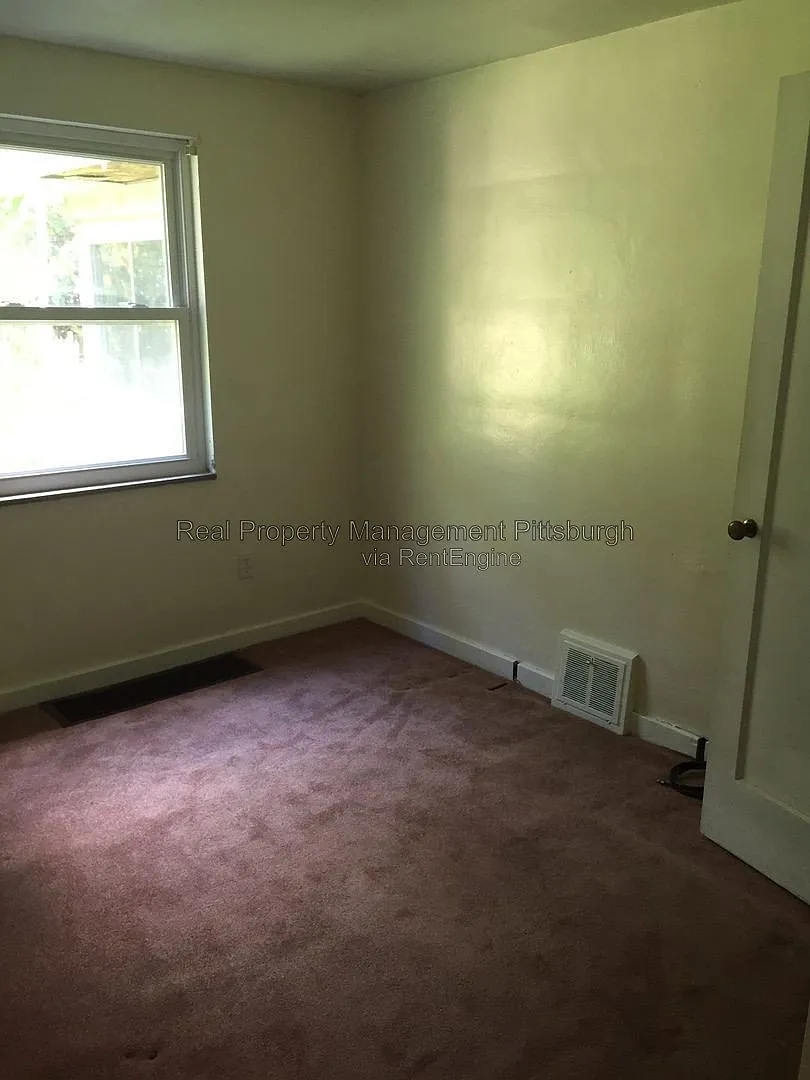 3 bed, 2.0 bath, 1084 sqft, $1,295 — Photo 4