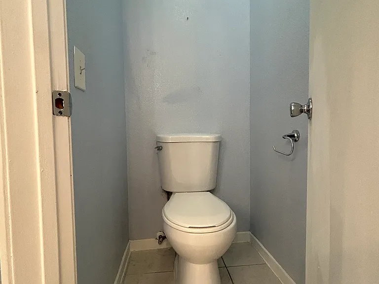 1460 Portrait St — Photo 10
