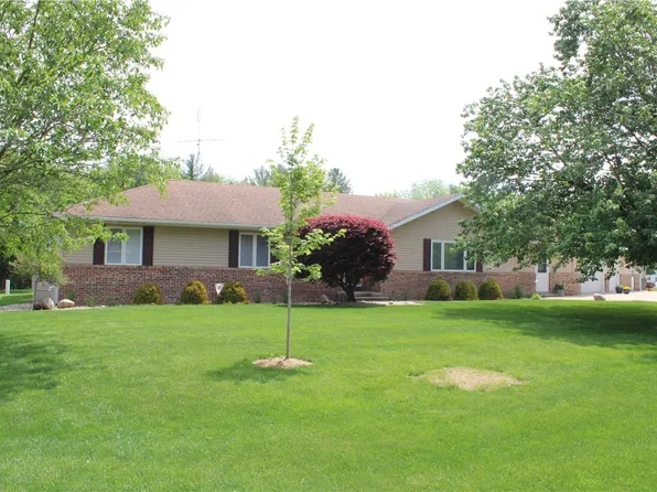 12 Boarman Dr, Shelbyville, IL 62565