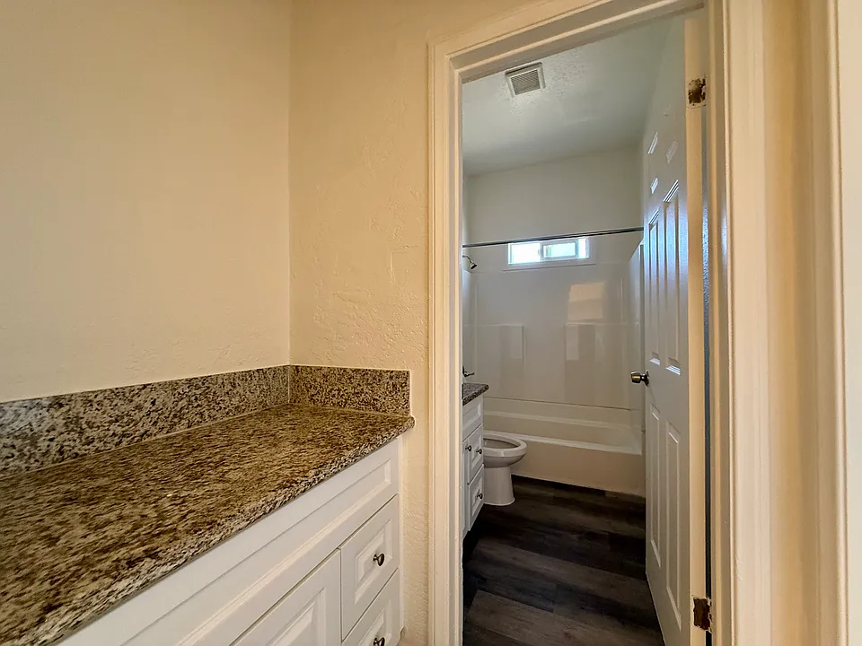 2001 Cedar Ave #14