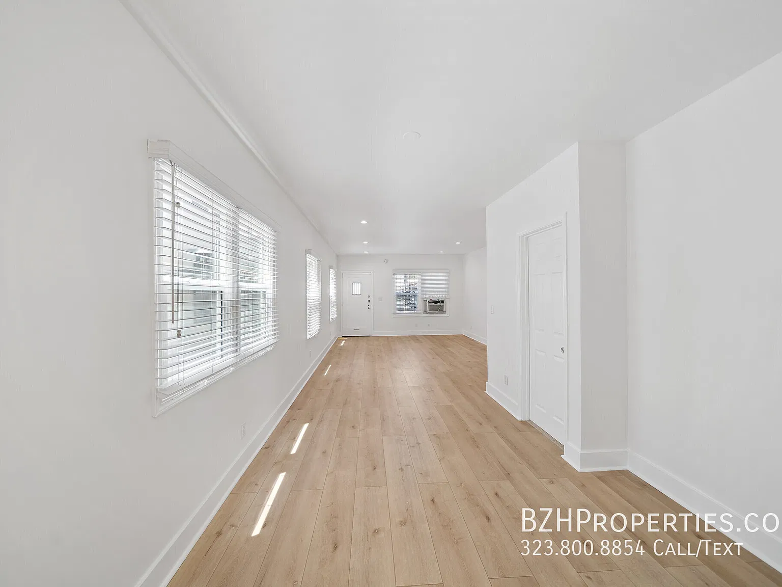 Stylish Fountain Avenue Residence with In-Unit Laundry & Parking — Photo 3
