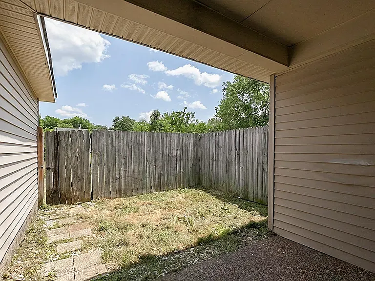 613 Brentmeadow Cir — Photo 14