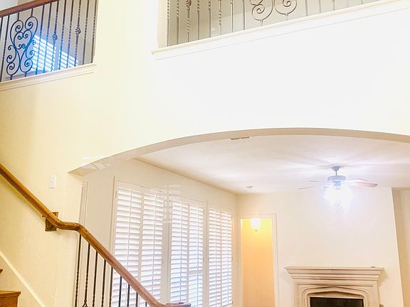 3rd image of 4646 Matagorda Ln