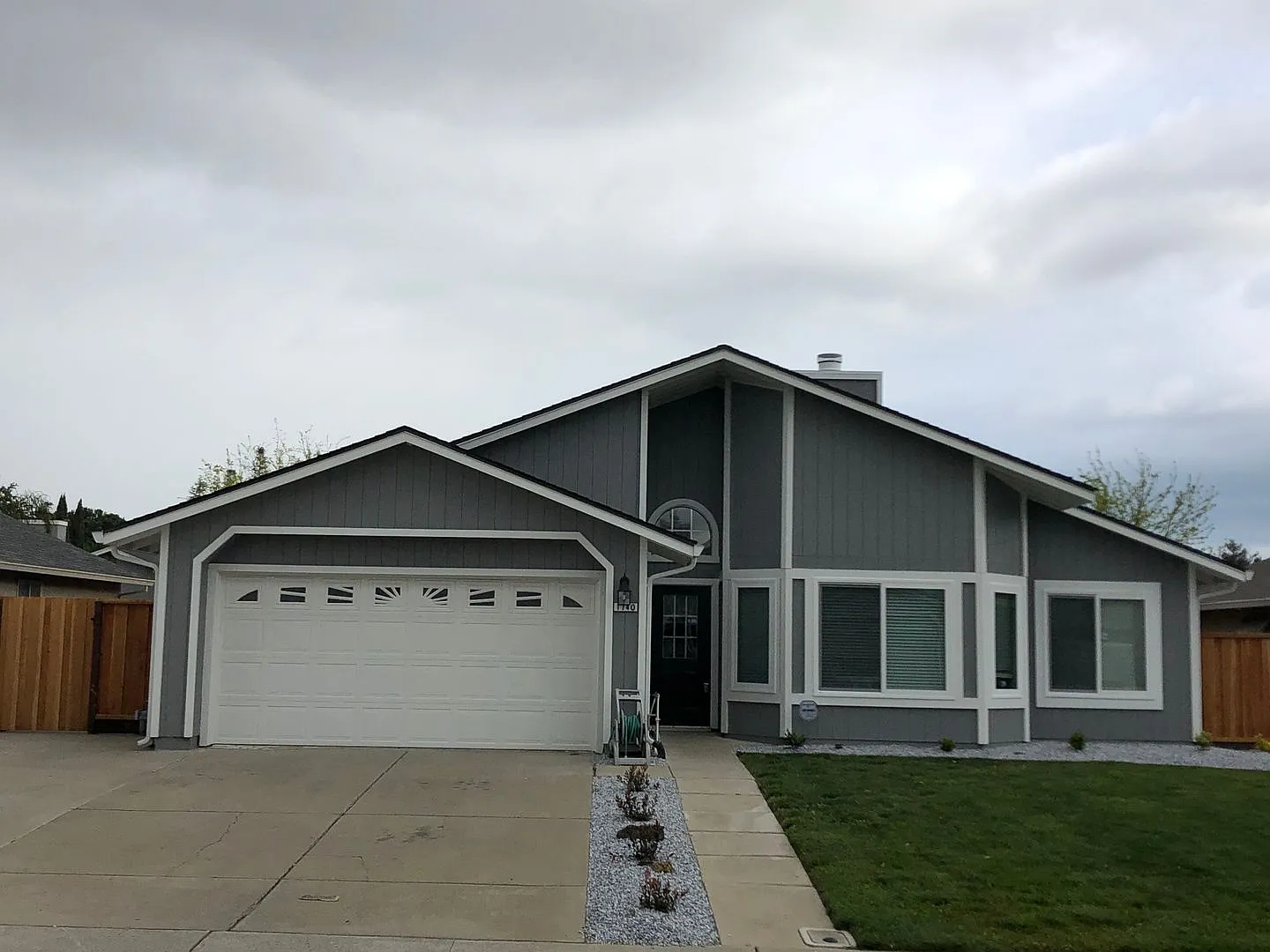 Lovely, Completely Renovated 3 Bed/2 Bath Single Family Home in Oakley! — Photo 2