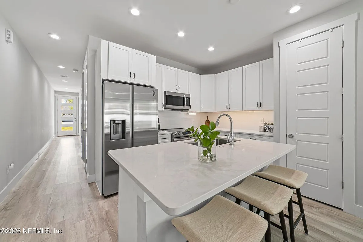 4 bed, 3.0 bath, 1808 sqft, $3,600 — Photo 3
