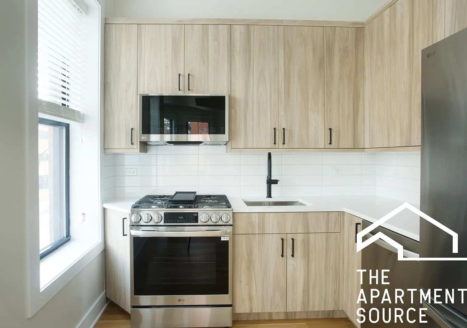 3 bed, 1500 sqft, $5,100 — Photo 2