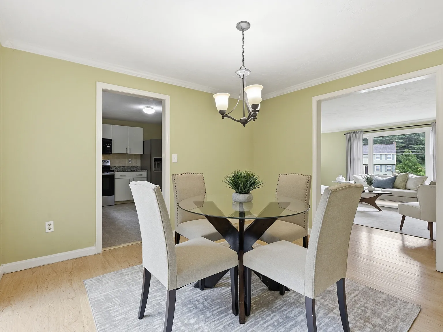 3 bed, 1960 sqft, $4,400 — Photo 4