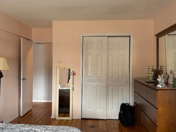 3855 Shore Parkway image 7 of 10