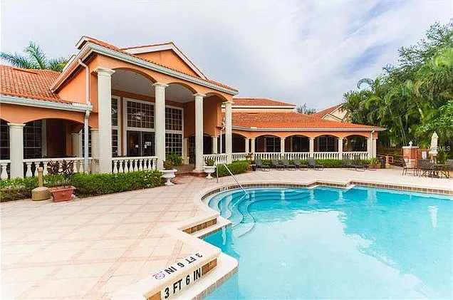 1 bed, 949 sqft, $1,595 — Photo 3