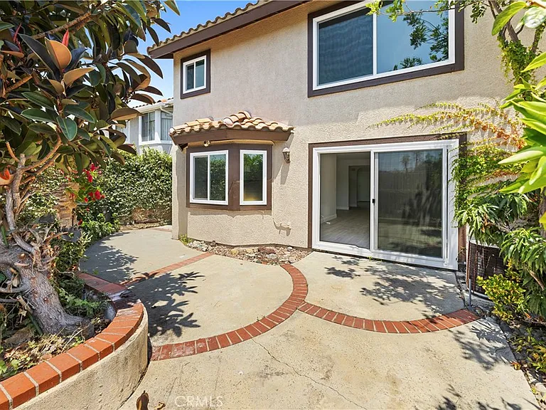 24242 Briones Dr — Photo 40