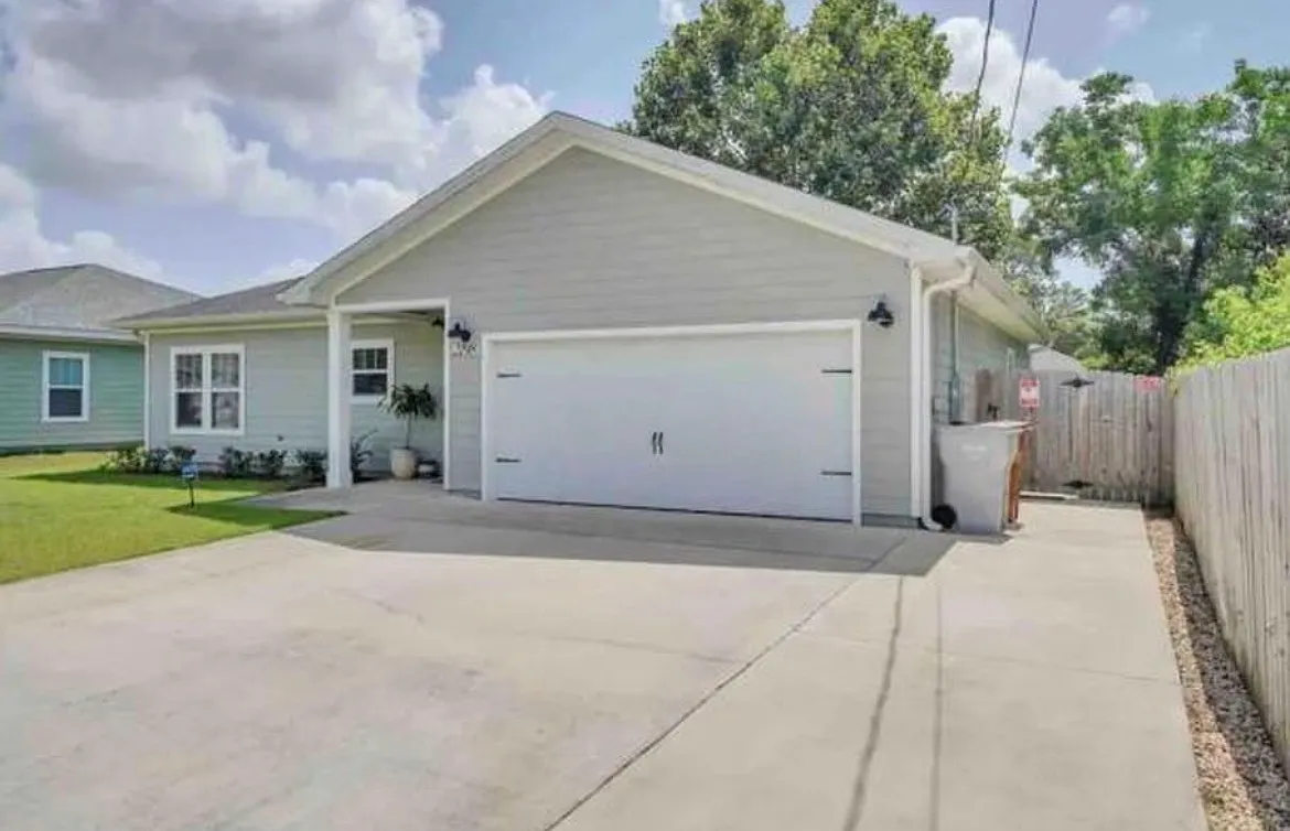 3 bed, 1500 sqft, $2,400 — Photo 2