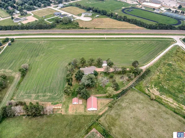 901 E 19th St, York, NE 68467
