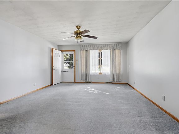 3rd image of 21 Brookwood Dr